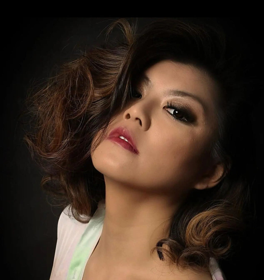 Pre-Glued Lashes vs DIY Lashes